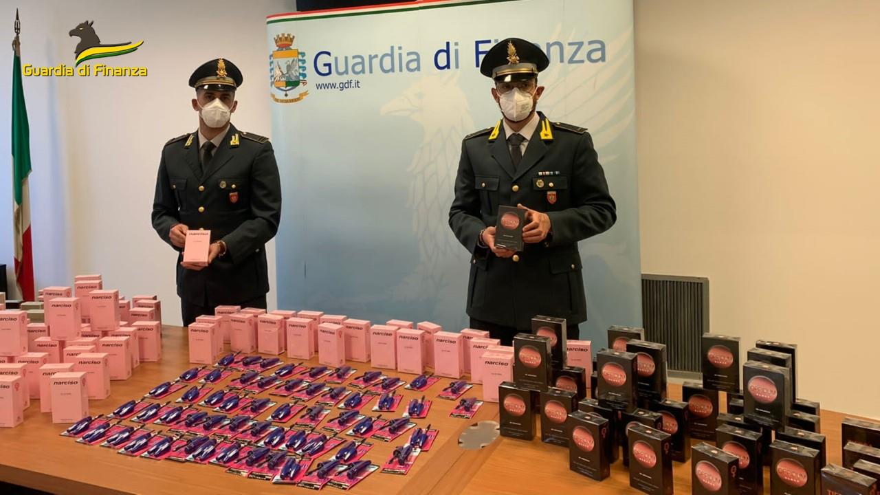 Palermo, sequestrati oltre 114mila prodotti cosmetici: sui banconi anche profumi contraffatti – VIDEO