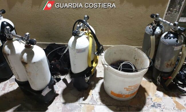 Pesca non autorizzata, fermate 4 persone a Santa Maria La Scala: scattano le sanzioni