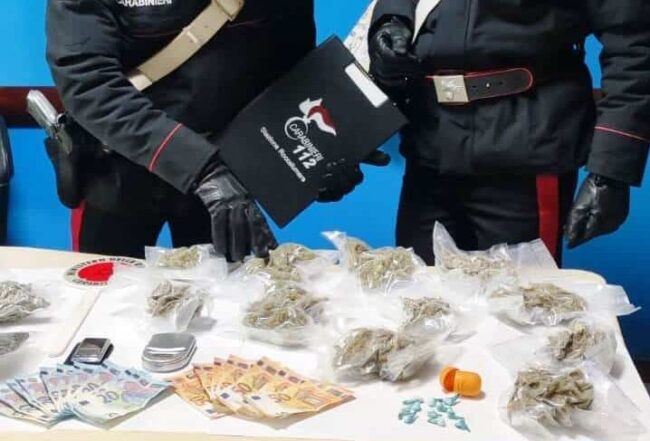 La casa diventa “minimarket” della droga, 33enne spaccia in “smart working”: scoperto dai carabinieri