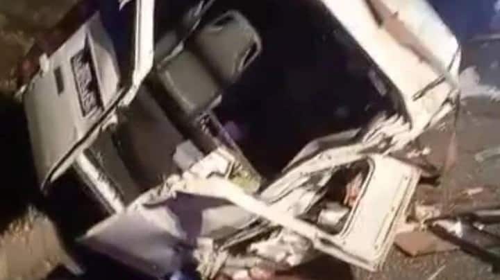 Incidente mortale lungo la A16, minibus si schianta contro guardrail: morte 4 suore, 8 feriti