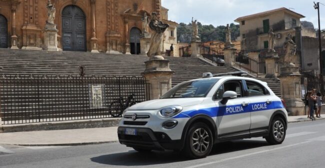 Incidente a Modica, ubriaco si scontra con un’auto e abbandonata l’ospedale: denunciato