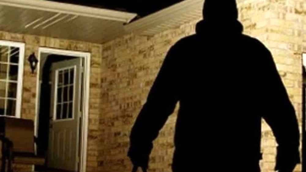 Raffica di furti e rapine aiutato da due complici: 20enne agli arresti domiciliari