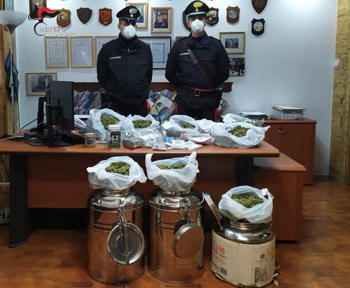 Pusher “beccato” con 5 chili di droga a casa: arrestato 39enne già noto alle forze dell’ordine