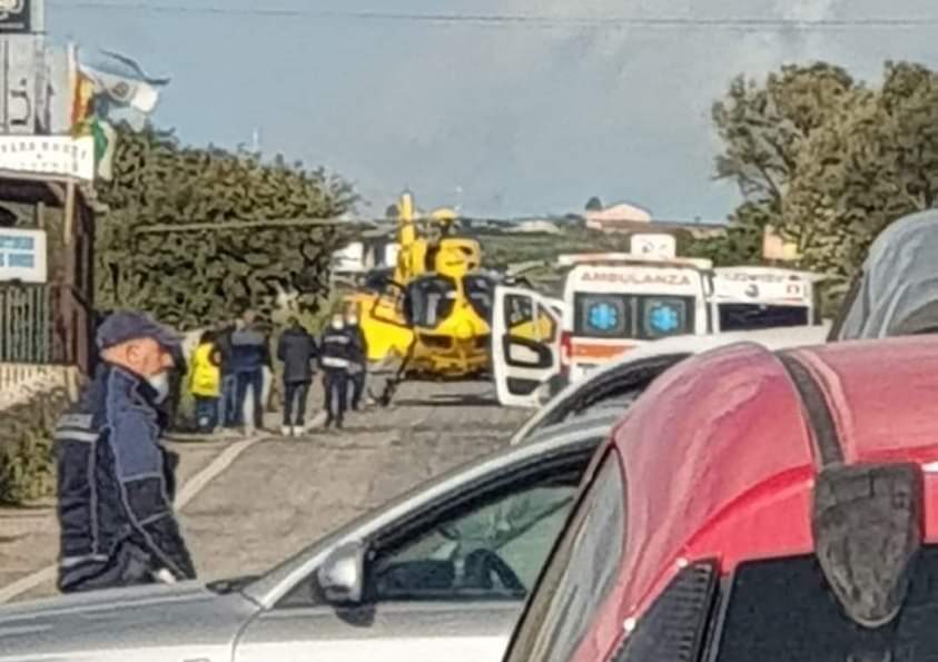 Scontro auto-moto lungo la Ragusa-Marina, grave centauro trasportato al Cannizzaro in elisoccorso