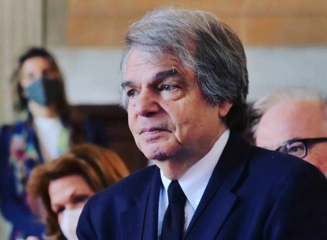 Mascherina negli uffici pubblici e per lavoratori fragili: la nuova circolare di Brunetta attiva da maggio