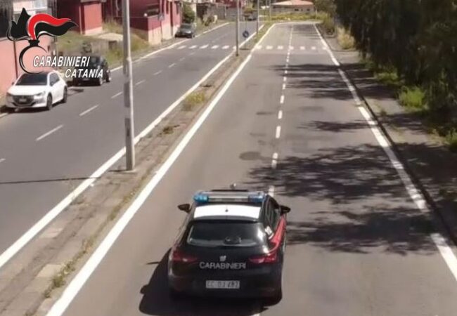 Via Capo Passero, 20enne catanese arrestato con droga e soldi