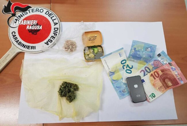 Da Catania a Pozzallo, pusher etneo beccato sul bus con la droga: ai domiciliari