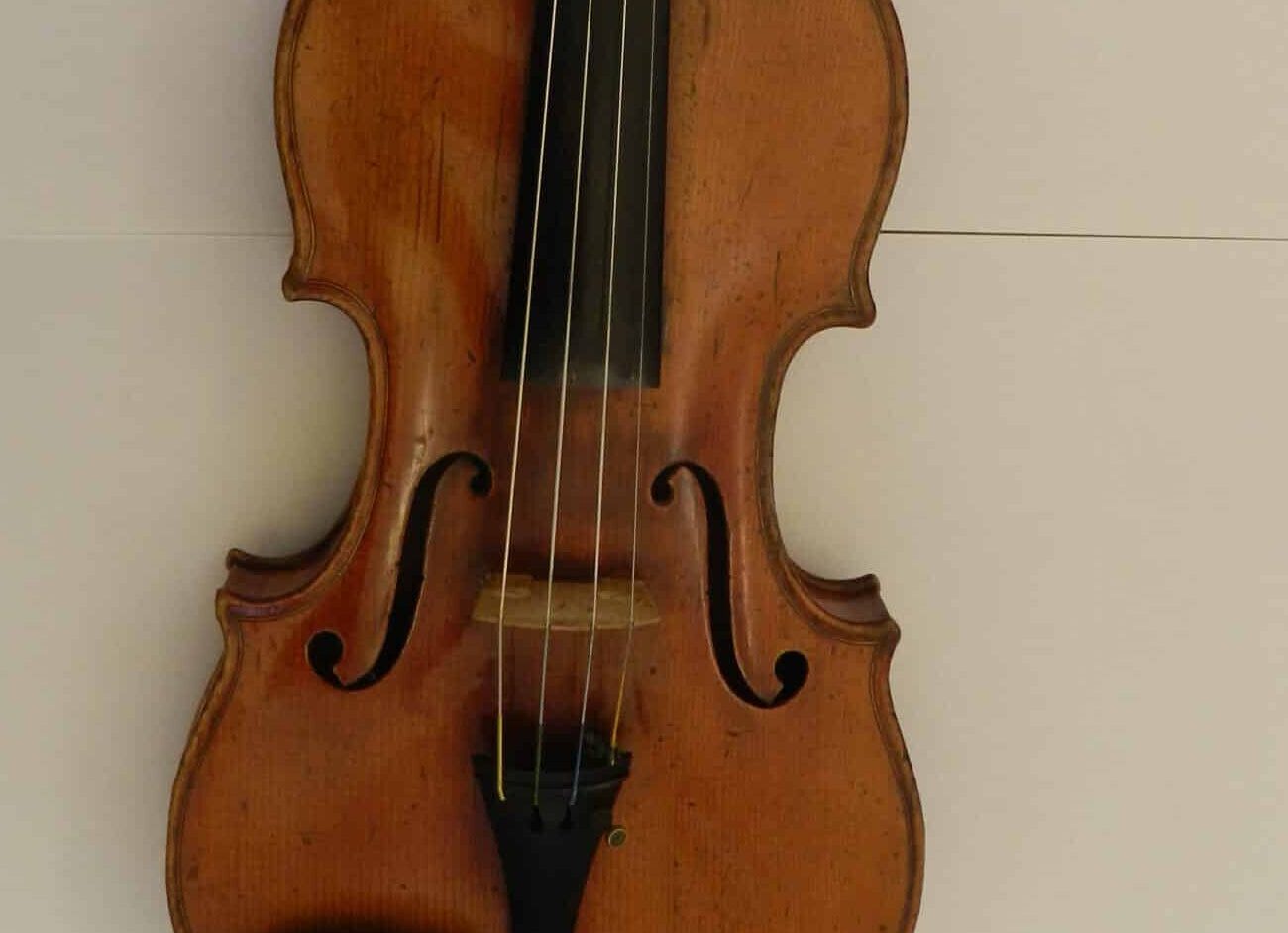 Il violino Rocca torna a casa, era stato rubato negli anni ’90: stamattina la restituzione a Palermo