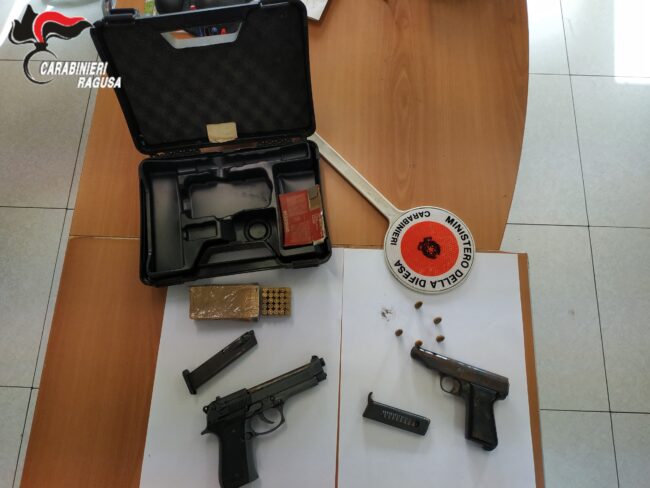 Deteneva armi clandestine e munizioni: arrestato un 37enne sciclitano