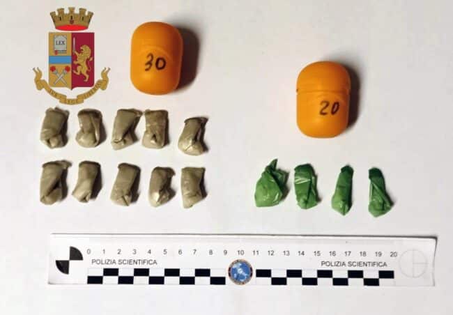 Trapani, guai per un pusher 23enne che nascondeva la droga in un campo