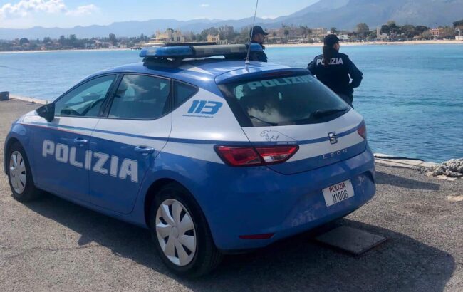 Furti nei Centri Commerciali, la merce nascosta nel passeggino della bimba: arrestate due coppie