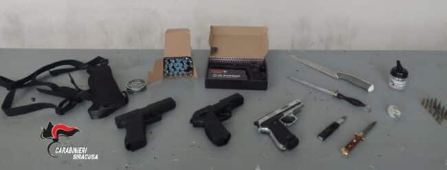 Siracusa, giovane turista deteneva illegalmente droga e armi in casa: materiale sequestrato
