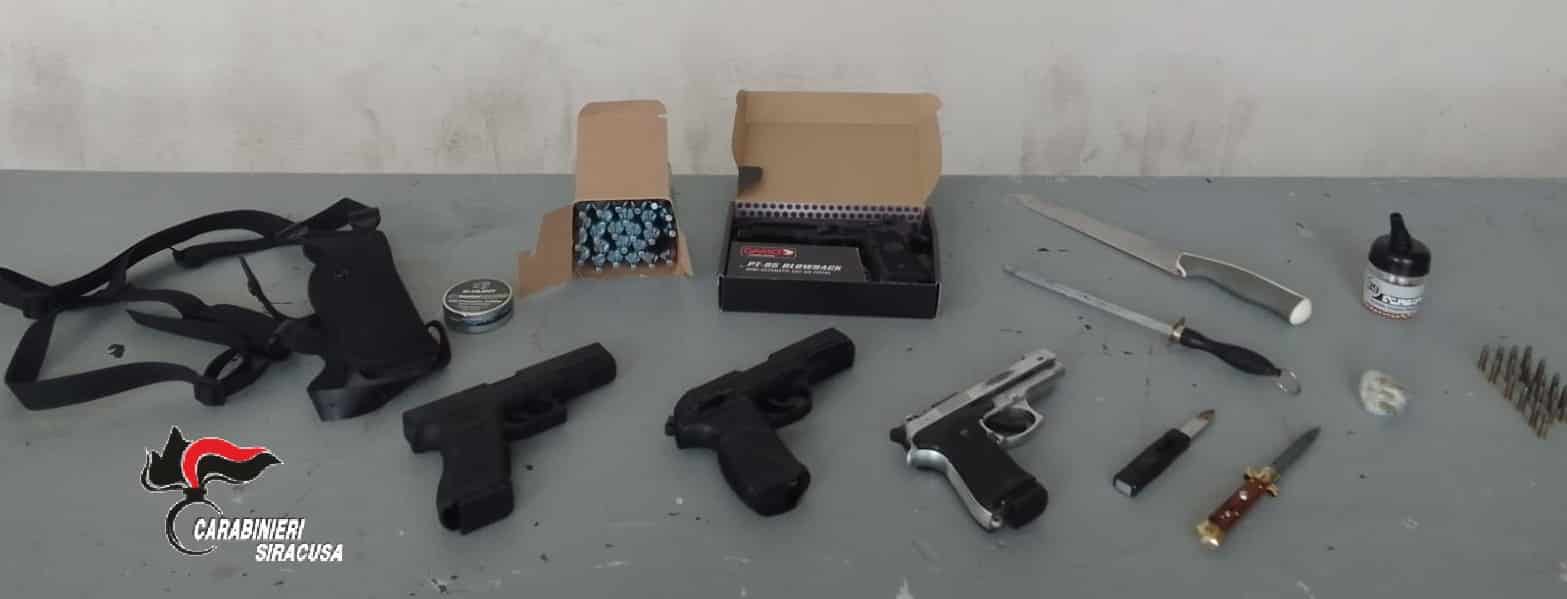 Siracusa, giovane turista deteneva illegalmente droga e armi in casa: materiale sequestrato