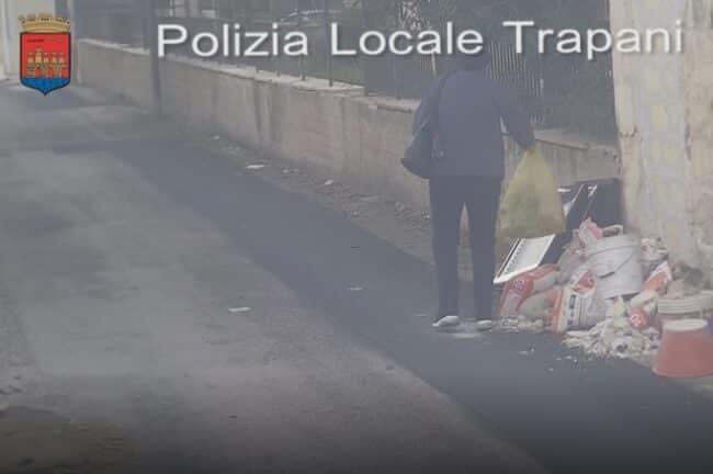 Continua la “guerra” contro chi sporca le strade: elevate 17 sanzioni da 600 euro l’una
