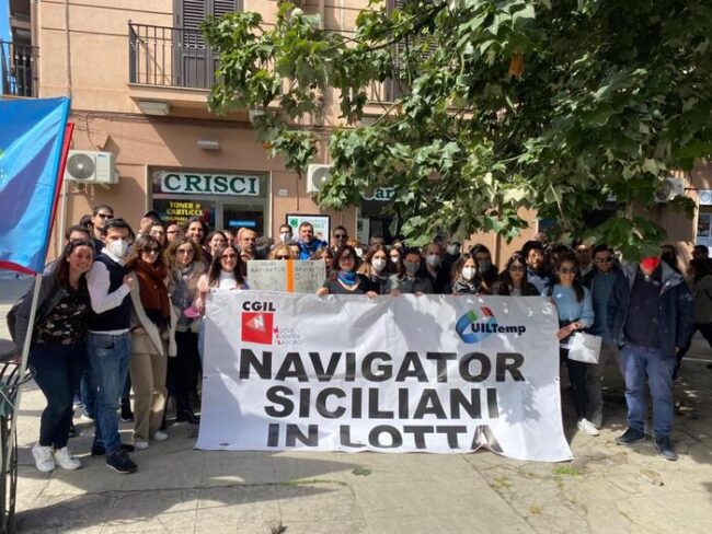 Contratto dei navigator in scadenza, a Palermo sit-in davanti la Prefettura: “Assurdo disperdere queste professionalità”
