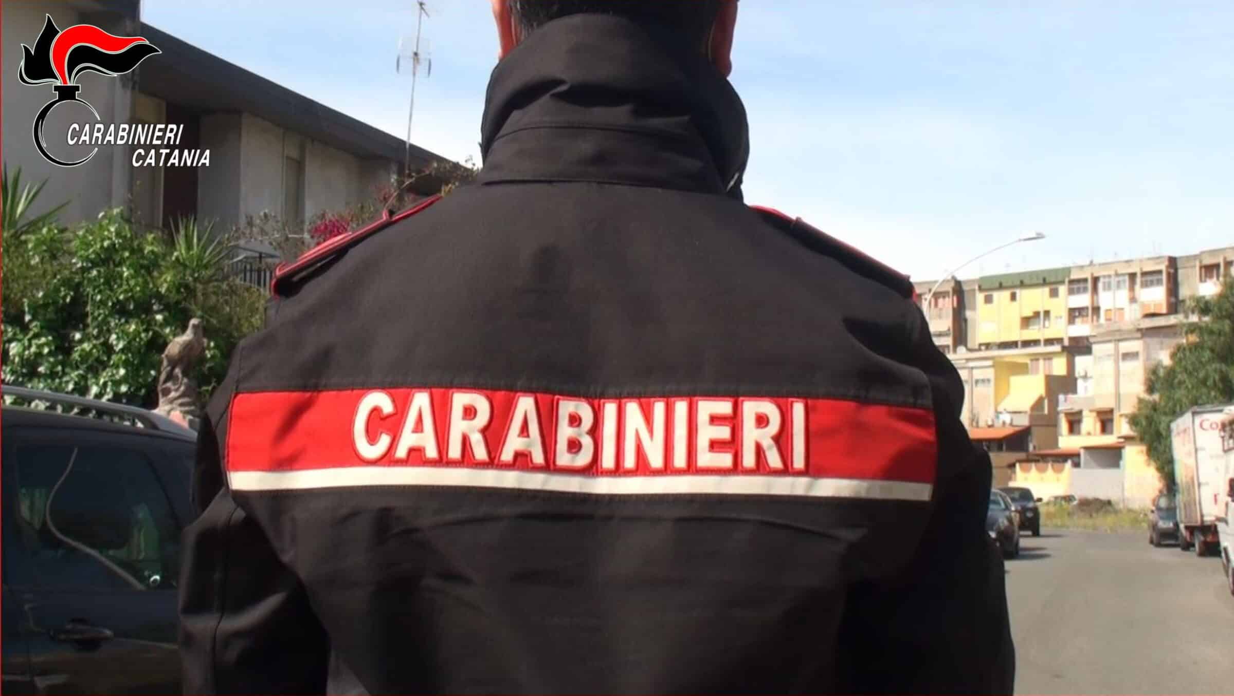 “Smonta” ponteggio edile a Picanello, 27enne beccato dai carabinieri: scattano le manette