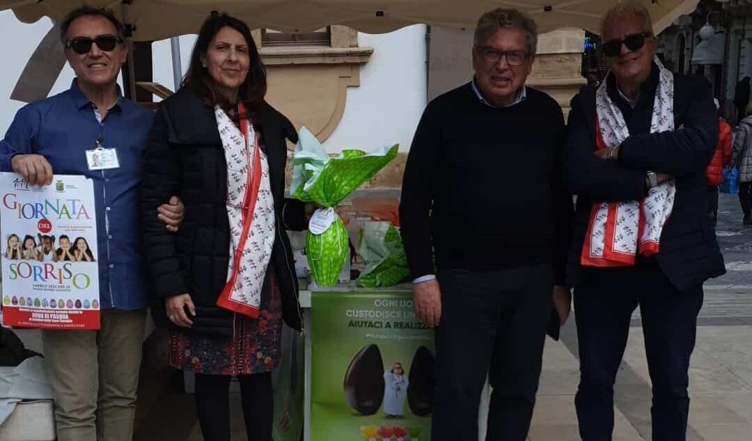 Uova di Pasqua AIL in vendita in molte piazze di Italia per sostegno dei pazienti e ricerca tumore al sangue