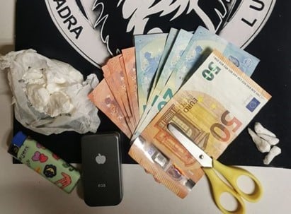 Catania, droga nascosta nel borsello e nel portafoto: arrestato spacciatore 39enne