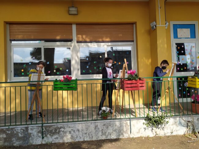L’I.C. “F. De Roberto di Catania” promuove l’attività laboratoriale-artistica in classe – FOTO e VIDEO