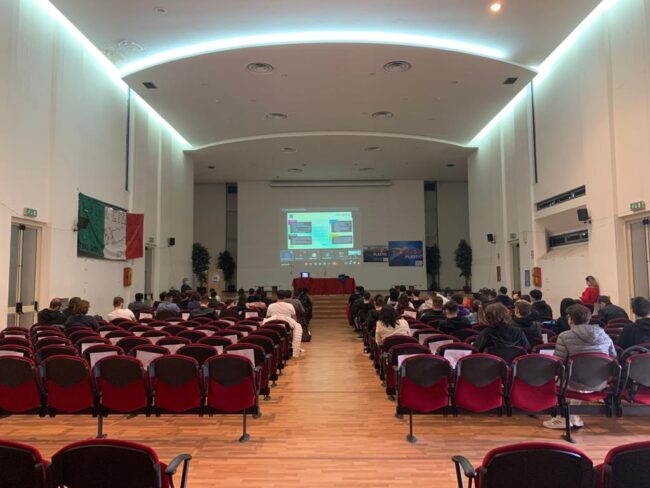Istituto C. Gemmellaro, prosegue la formazione in sinergia con l’azienda Musa: “Giovani mossi dalla passione”