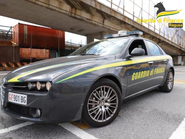 Ragusa, arrestato corriere della droga: in auto oltre mezzo chilo di cocaina purissima