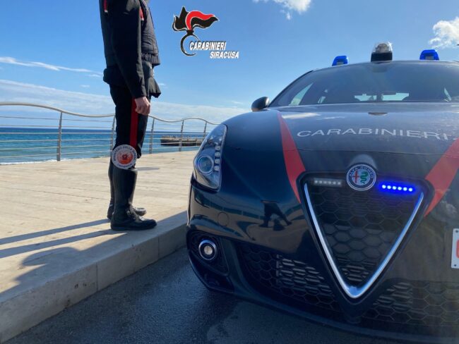 Fuori casa malgrado i domiciliari, al suo ritorno viene sorpreso dai carabinieri: arrestato