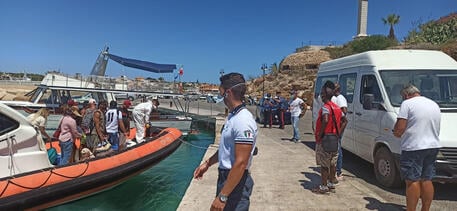 Gommone con 20 persone a bordo approda a Pantelleria: migranti trasferiti nel centro di prima accoglienza