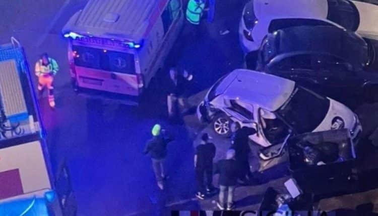Incidente in via dell’Orsa Maggiore, 4 auto coinvolte: metronotte in gravissime condizioni