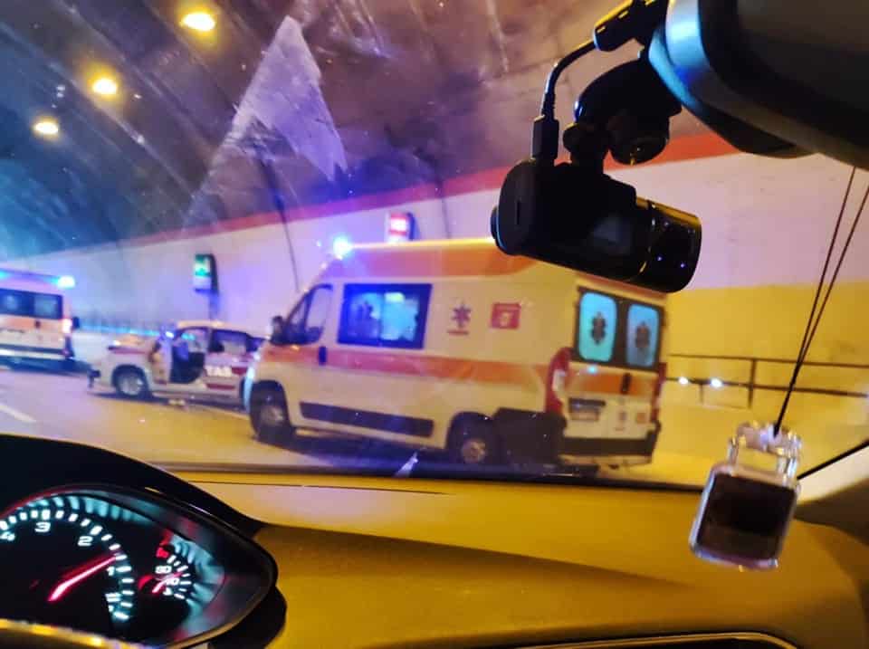 Incidente sulla Siracusa-Catania, scontro in galleria: un ferito