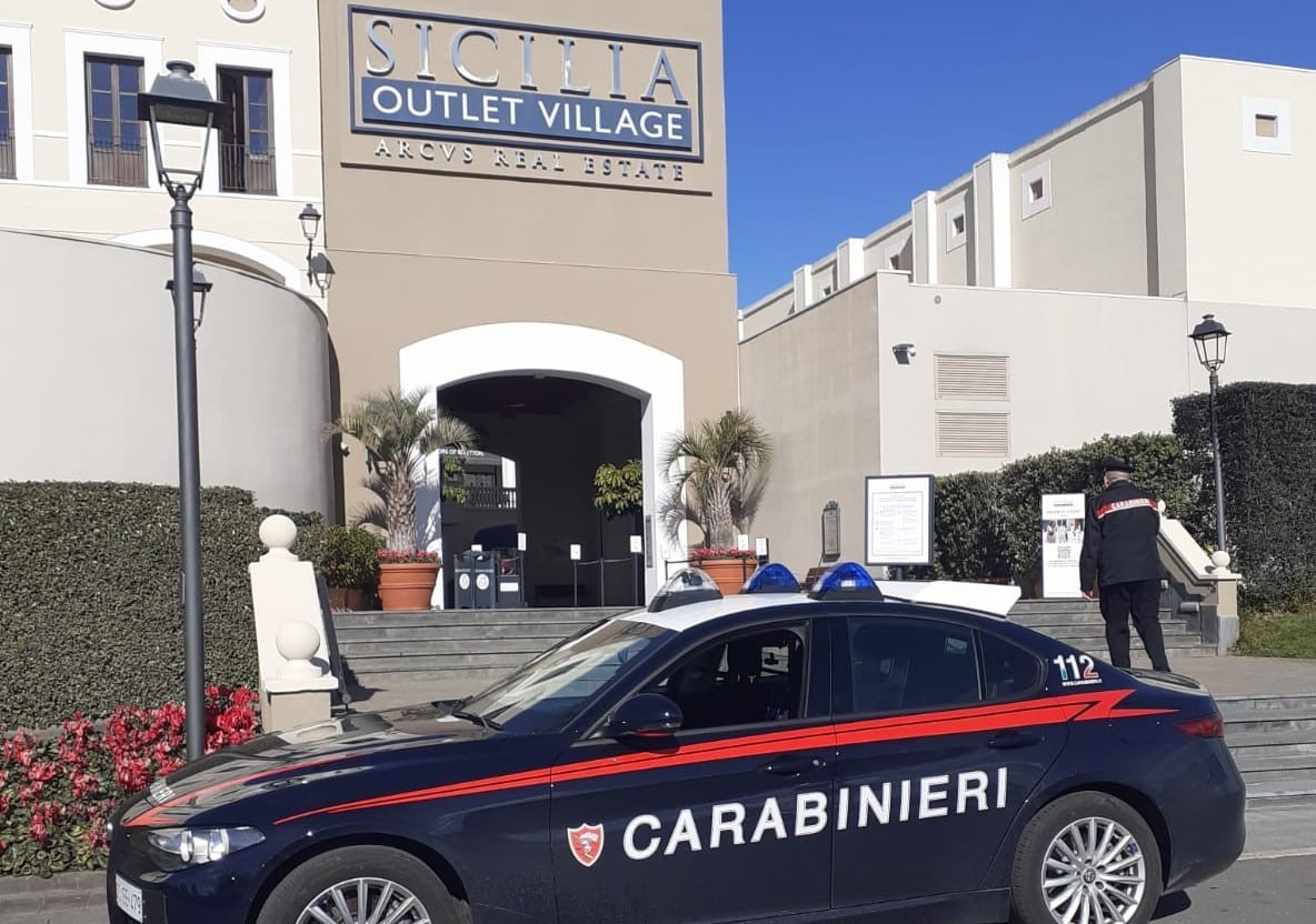Furto da 20mila euro in una gioielleria del Sicilia Outlet Village: denunciato un 26enne