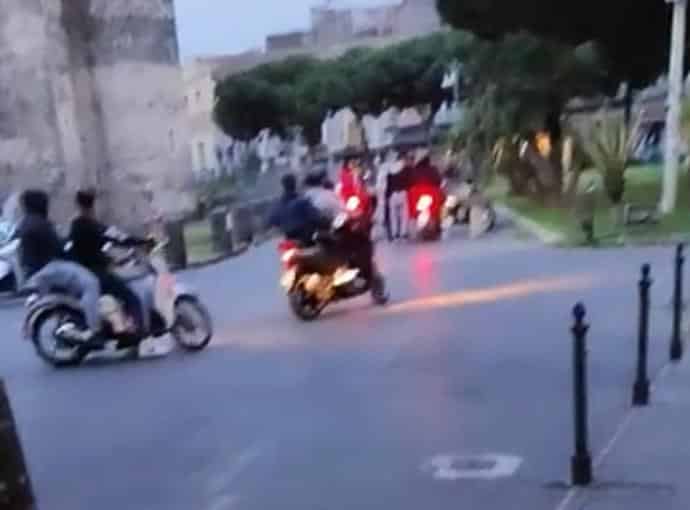 Piazza Federico di Svevia trasformata in “circuito” per scooter, CataniaNostra: “Servono più controlli”