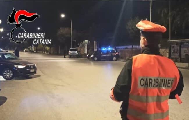 Spara al suo “rivale in amore” con un fucile: fermato ventenne per tentato omicidio – VIDEO