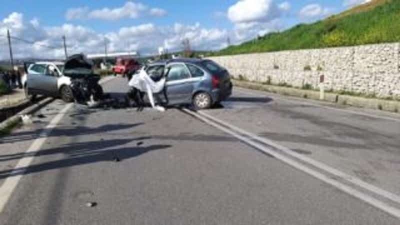 Ancora sangue sulle strade siciliane, due auto si scontrano frontalmente: morto sul colpo Ernesto Casella