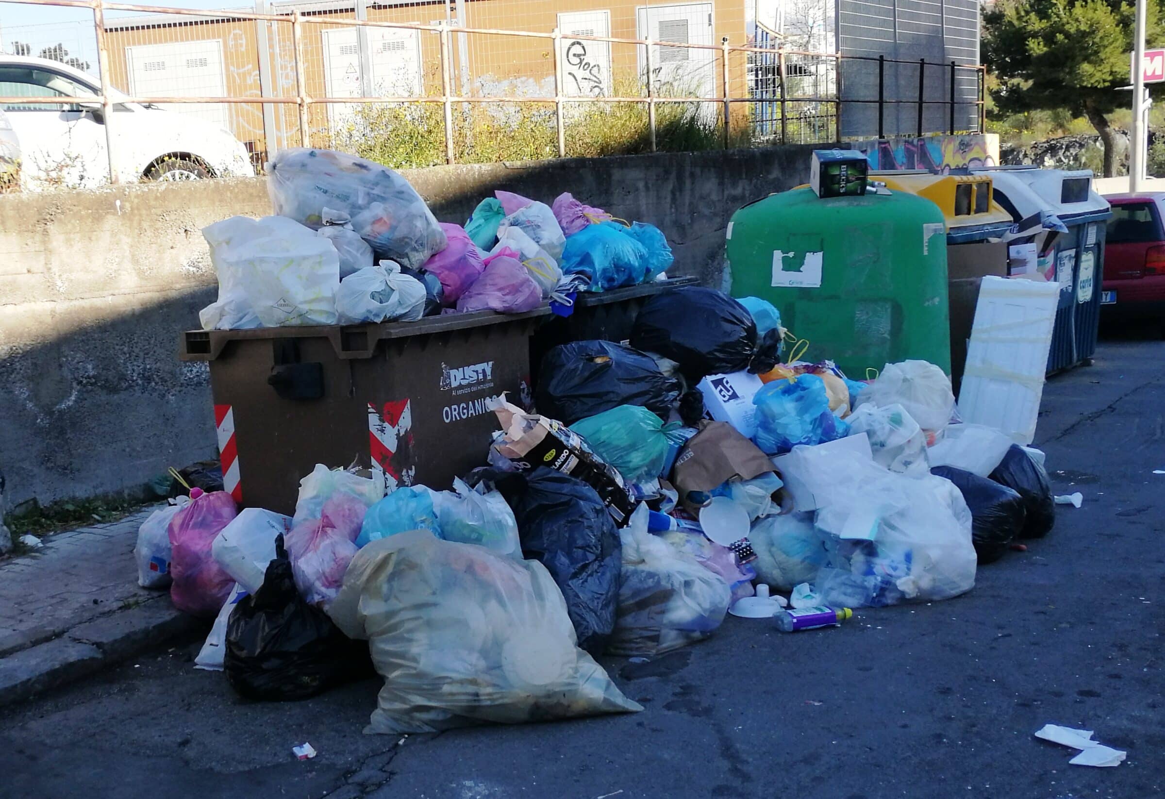 Catania “sommersa” dalla spazzatura, il Comitato Romolo Murri: “Servono soluzioni immediate e radicali”