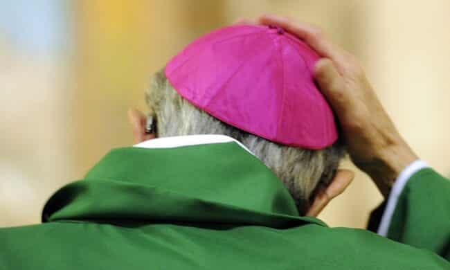 Vescovo e ausiliare positivi al Covid, la Messa Crismale slitta a giovedì 28 aprile