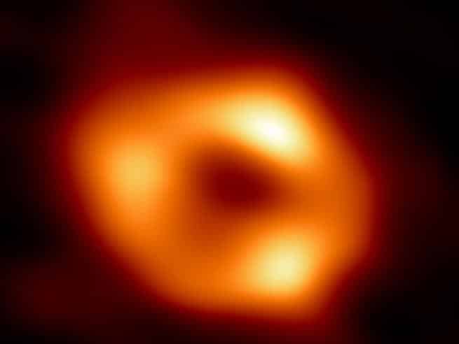 Fotografato buco nero al centro della Via Lattea: questa è la “prova schiacciante” che esiste