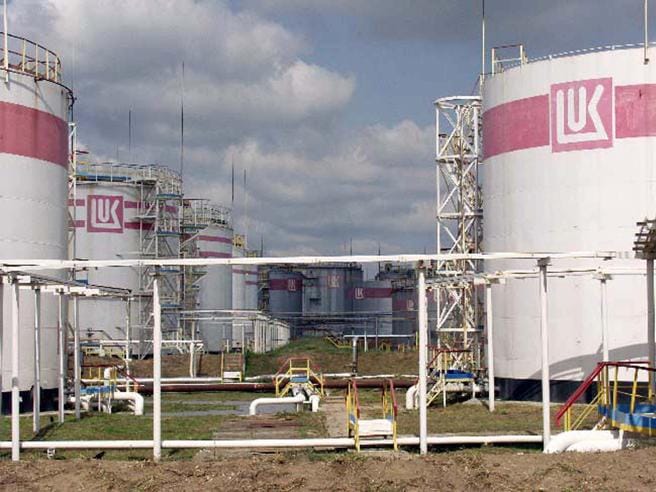 Stop alle importazioni di petrolio dalla Russia: l’Isab di Priolo a rischio chiusura