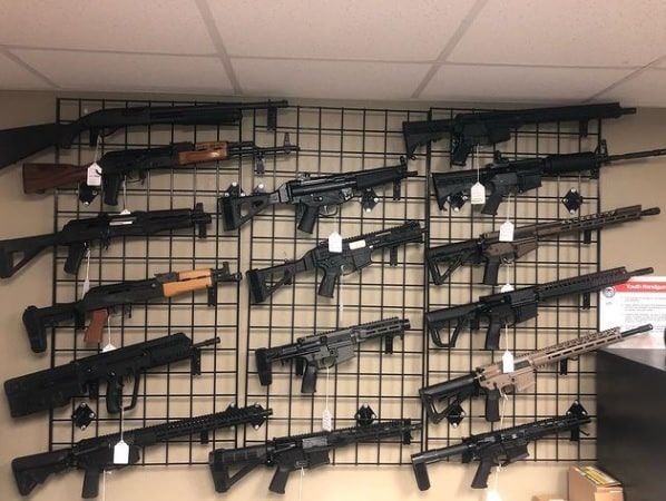 Stati Uniti sotto accusa per la vendita di armi: una tradizione sfociata in terrore per la comunità