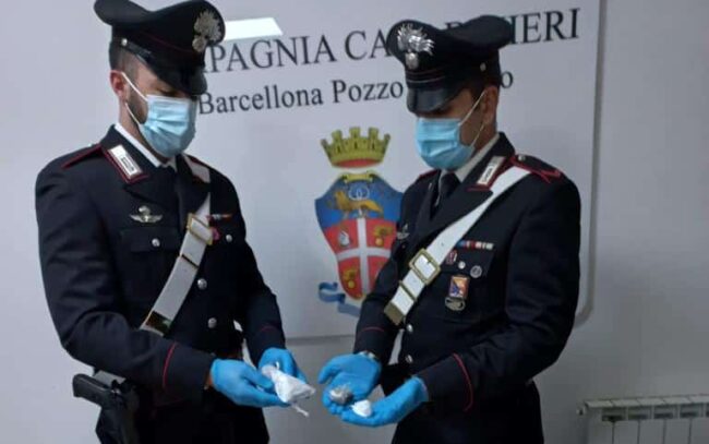 Lo spaccio di droga per “arrotondare”, arrestata una coppia col Reddito di Cittadinanza