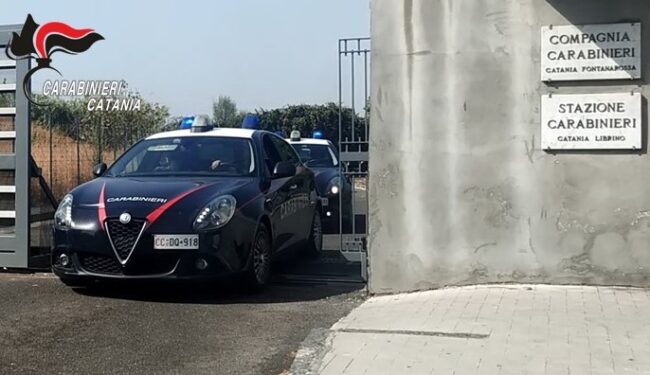 Via vai nella casa di un pusher, l’irruzione al viale Grimaldi e la droga consegnata spontaneamente
