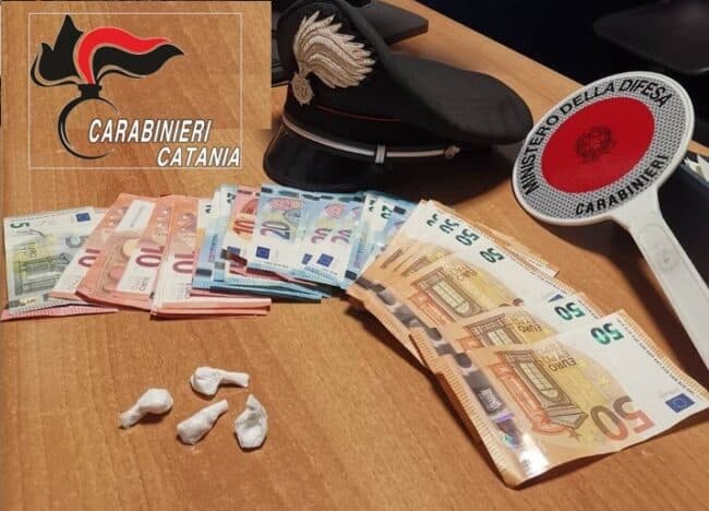 Controlli a San Giovanni Galermo, nel “fuggi fuggi” generale fermato uno spacciatore