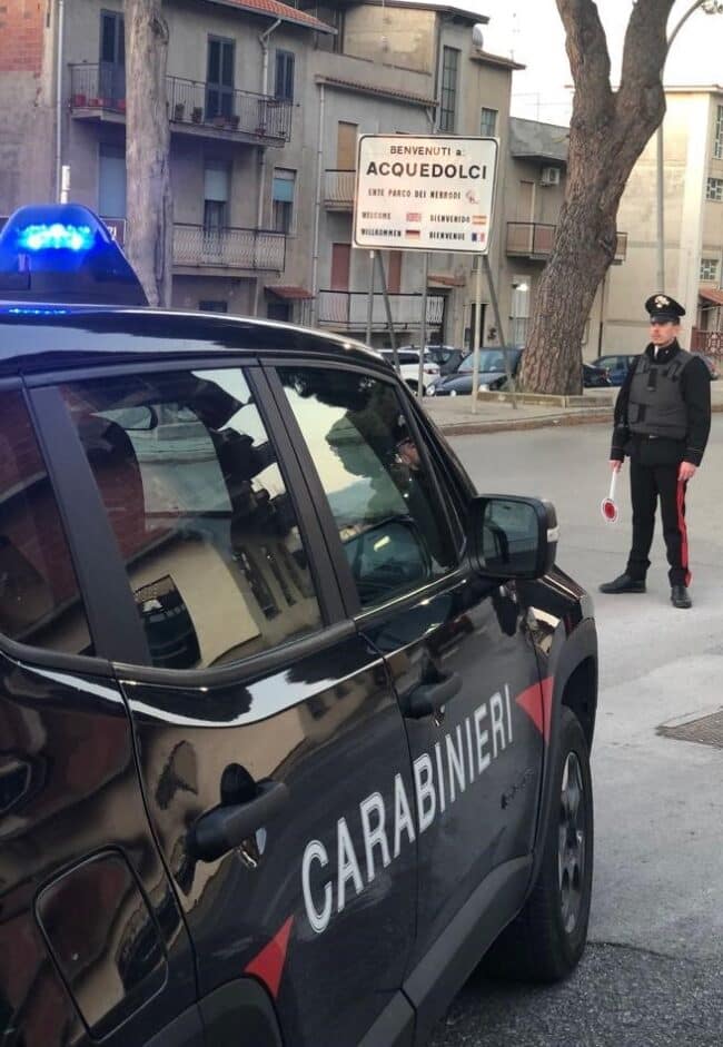 Tentato omicidio nel Messinese, 62enne accoltellato all’interno di un bar per motivi passionali