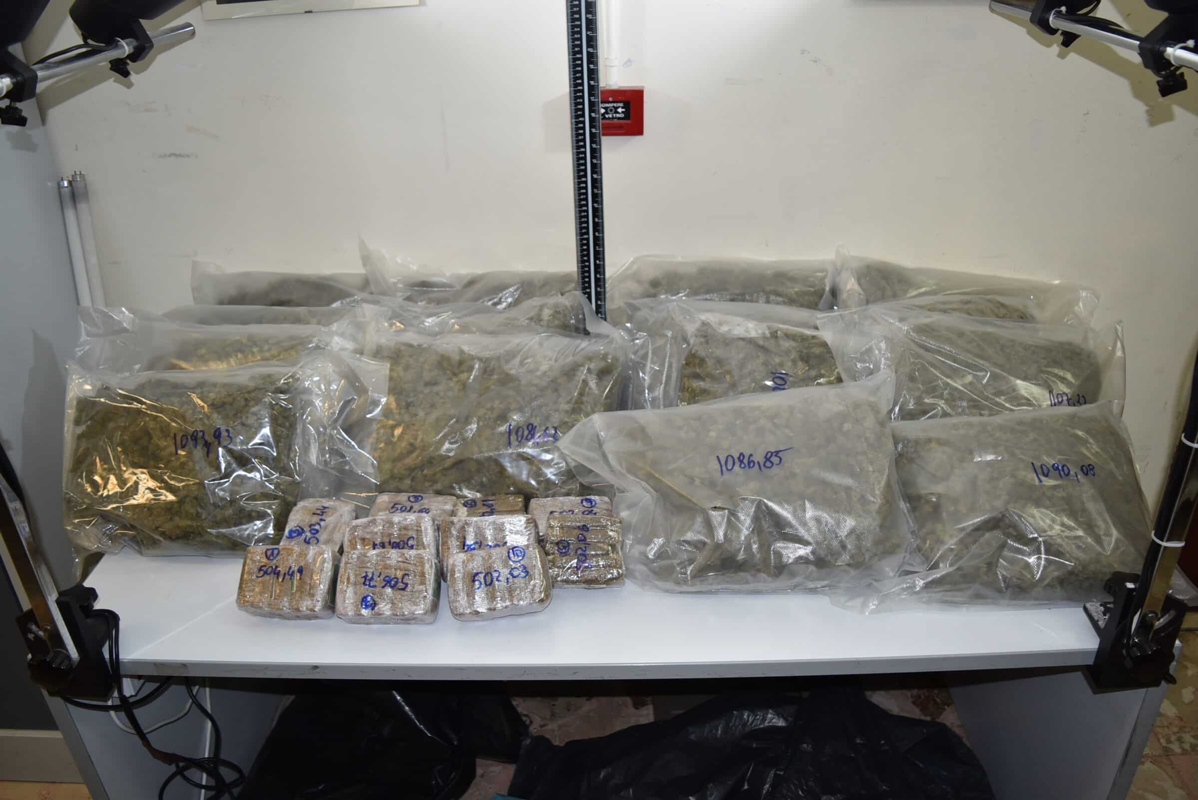 Controlli antidroga, arrestati due messinesi: sequestrati 6,5 kg di marijuana