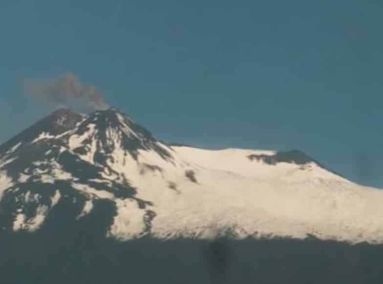 Etna, tremore vulcanico in aumento e fuoriuscita di cenere: piccoli segnali di “risveglio”?