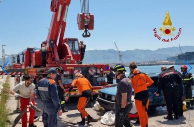 Recuperata Fiat Panda nel fondale del porticciolo: era lì da diversi giorni, indagini in corso