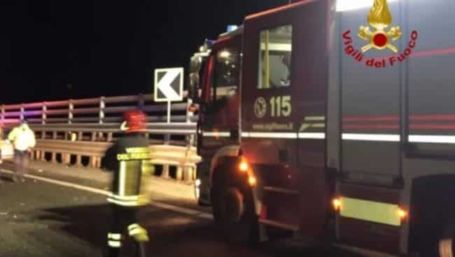 Grave incidente stradale sulla A20, uomo vola dal viadotto: in Rianimazione al Policlinico
