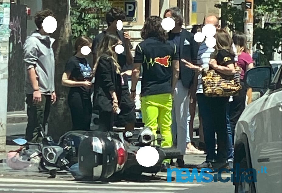 Incidente in corso Italia, scooter “vola” sull’asfalto: ragazza rimane a terra, soccorsi sul posto