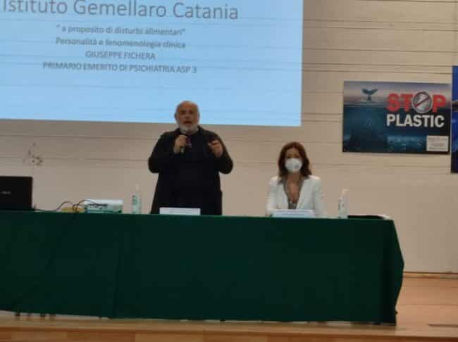 Disturbi alimentari, anoressia e bulimia: l’incontro all’IISS “Gemellaro” di Catania