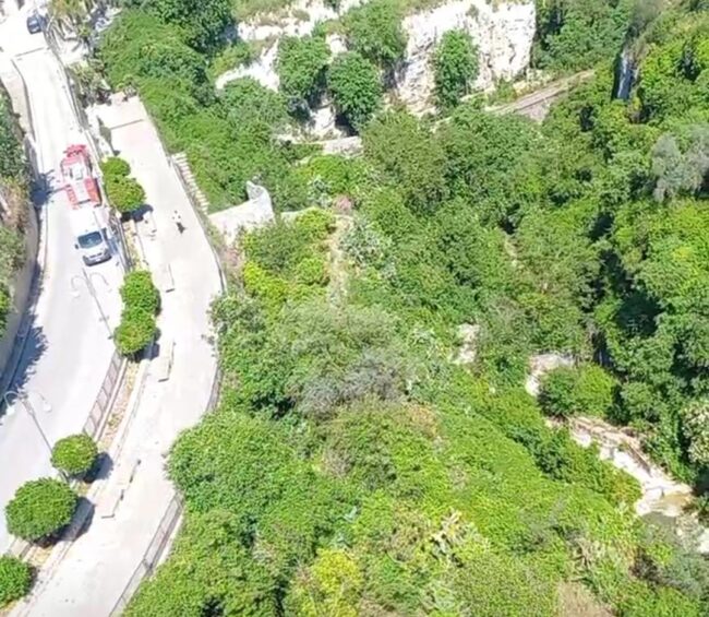 Tragedia in via Roma, 50enne si toglie vita lanciandosi nel vuoto