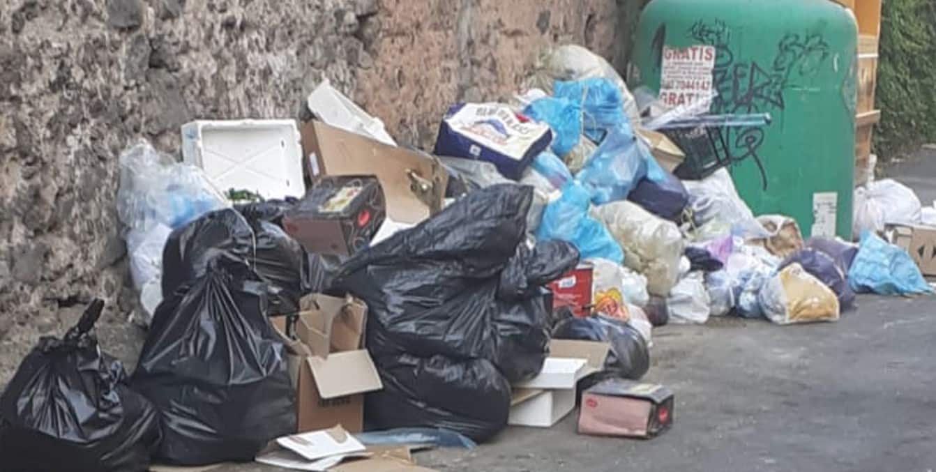Degrado e sporcizia nel quartiere Borgo-Sanzio di Catania. Comitato Vulcania: “I cittadini sono disorientati”